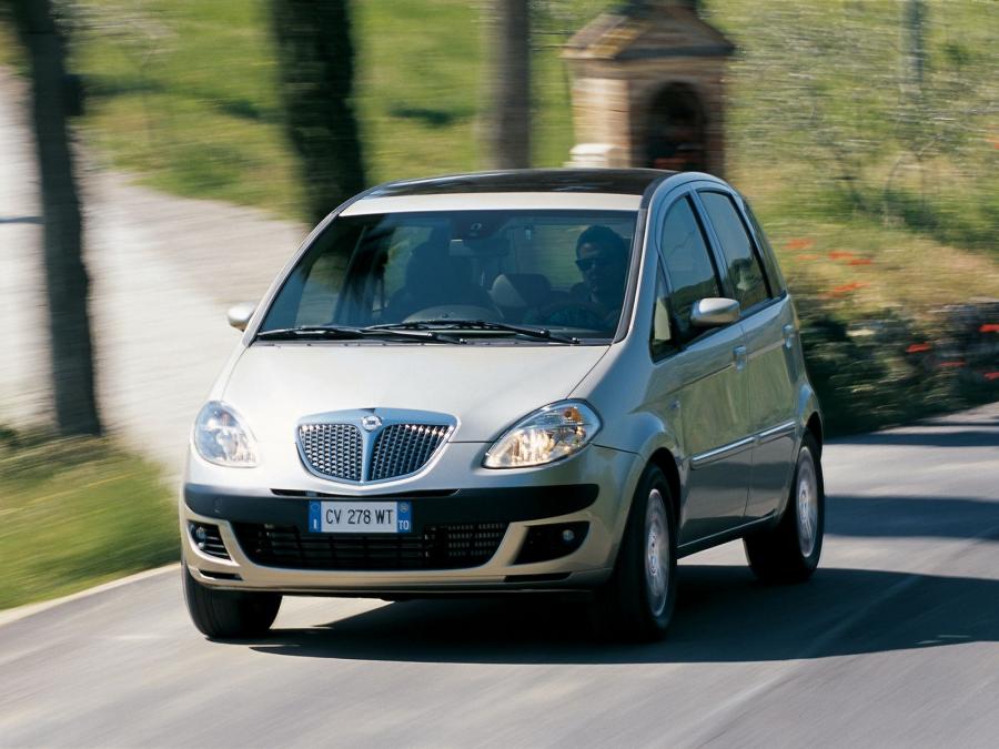  Lancia Musa (350) 2004 года  (фото 8 из 79)